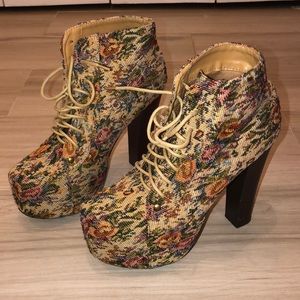 Vintage floral print heeled booties size 8